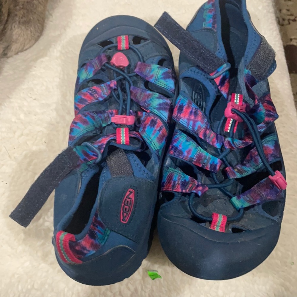 Keen size 7 women’s slip ons